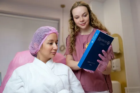 Векторный лифтинг проводится инъекциями Radiesse