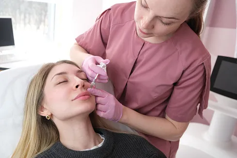 Контурная пластика губ у врача-косметолога