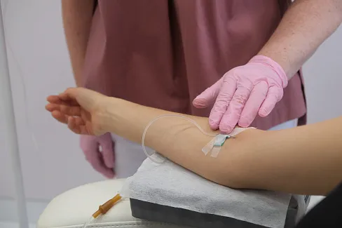 Капельница с глутатионом и витаминными препаратами 