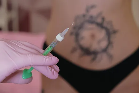 Осмотр врача перед интимной пластикой