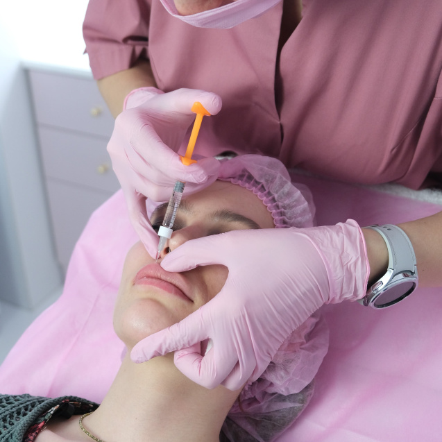 Контурная пластика губ